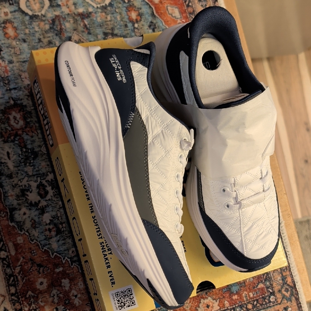 Skechers Women's Quilted White and Navy Athletic Shoes - Picture 3 of 9
